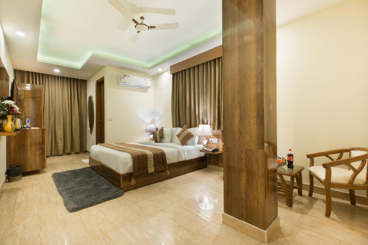 Hotel Viva Palace By Opo 新德里 外观 照片